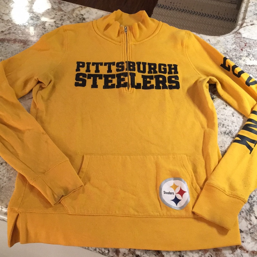 VS Pink Pittsburgh Steelers Half-zip.